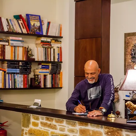 九号雄狮酒店 4*