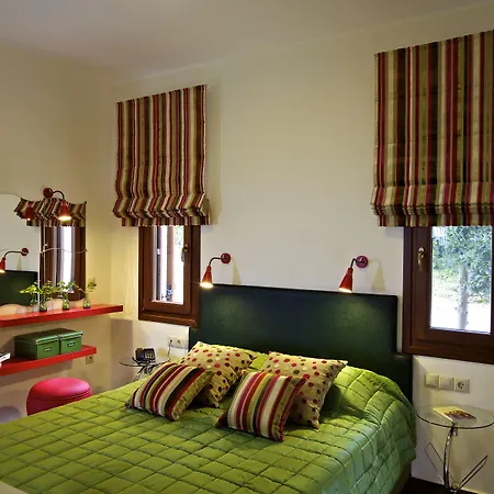 Lions Nine Apart Otel