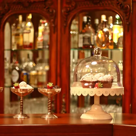 九号雄狮酒店 4* Mourésion