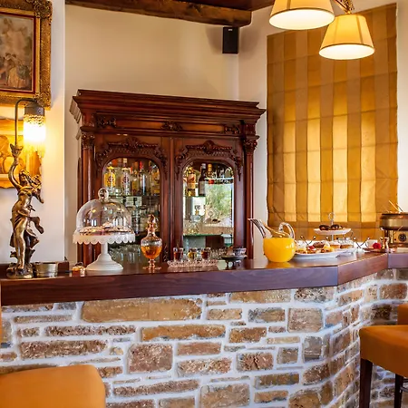 九号雄狮酒店 4*